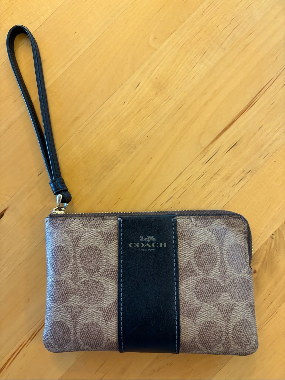 Coach Corner Zip Wristlet Signature Canvas Khaki Black F58032